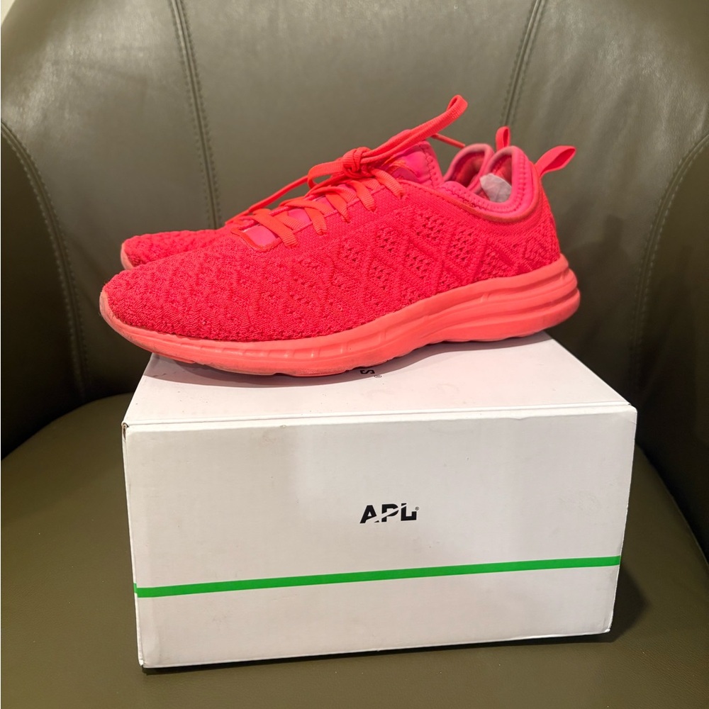 APL Techloom Phantom Hot Pink /Magenta Running shoes, 8